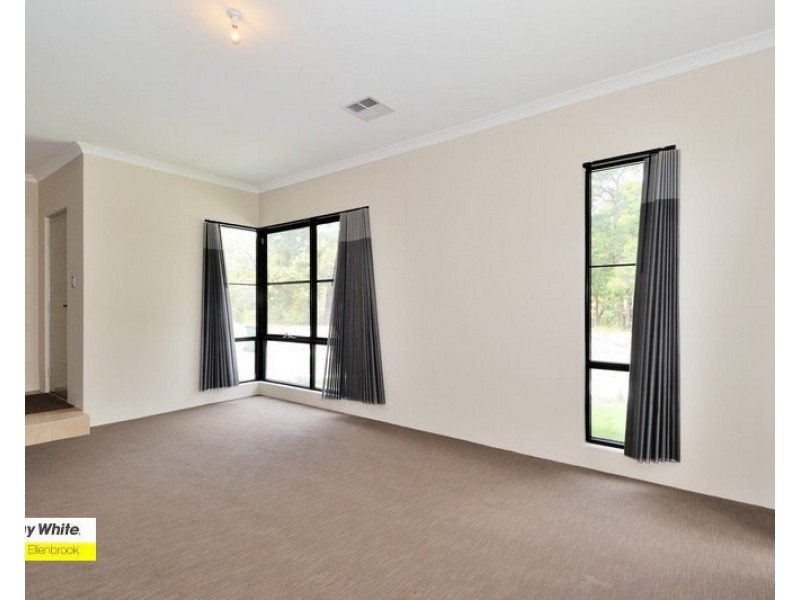 26 Jennapullin Crescent, Ellenbrook WA 6069