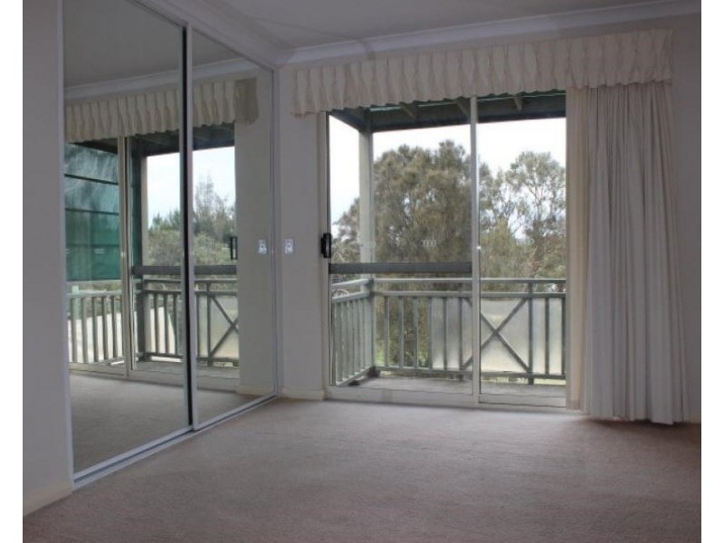 49 Lakefront Circle, The Vines WA 6069