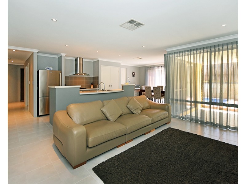 3 Peri Link, Ellenbrook WA 6069