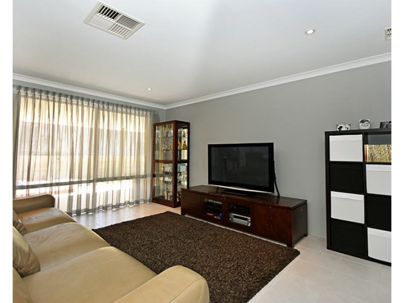 3 Peri Link, Ellenbrook WA 6069