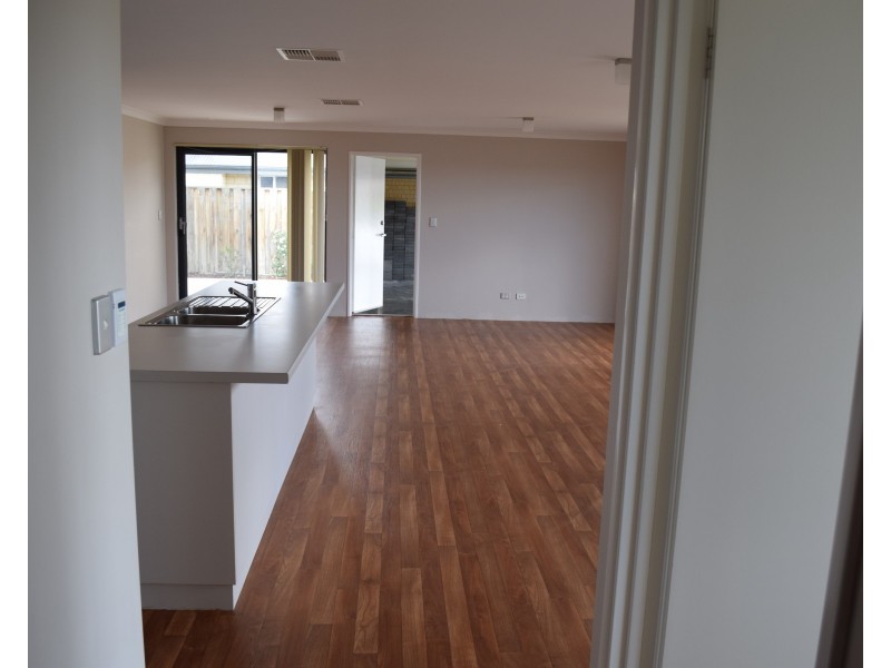 7 Gippsland Way, Ellenbrook WA 6069