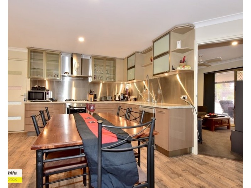 15 Beaufortia Crescent, Ellenbrook WA 6069