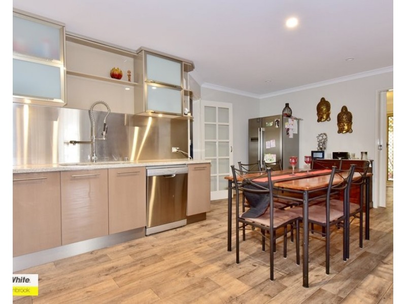 15 Beaufortia Crescent, Ellenbrook WA 6069