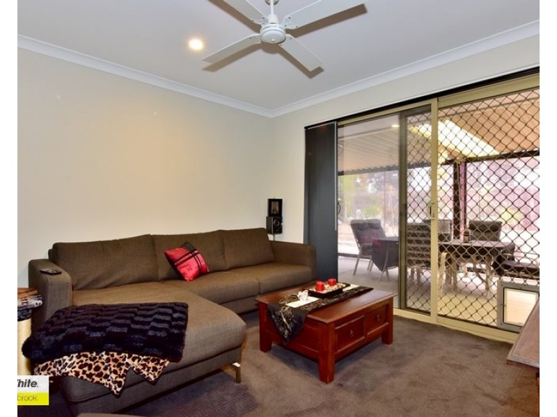 15 Beaufortia Crescent, Ellenbrook WA 6069