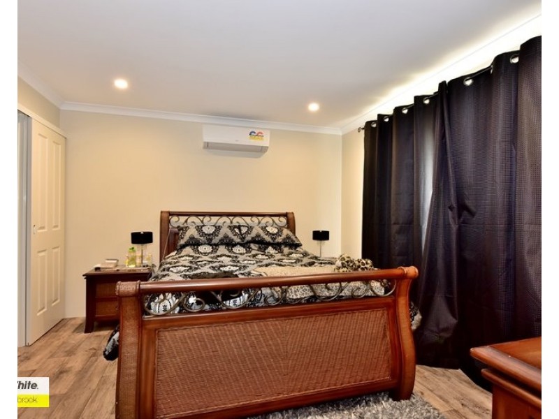 15 Beaufortia Crescent, Ellenbrook WA 6069