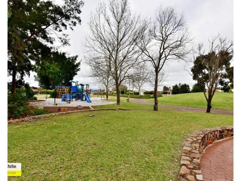 15 Beaufortia Crescent, Ellenbrook WA 6069