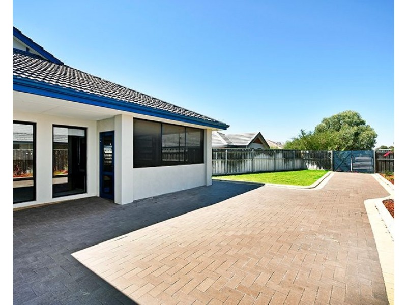 77 lomas Circle, Ellenbrook WA 6069