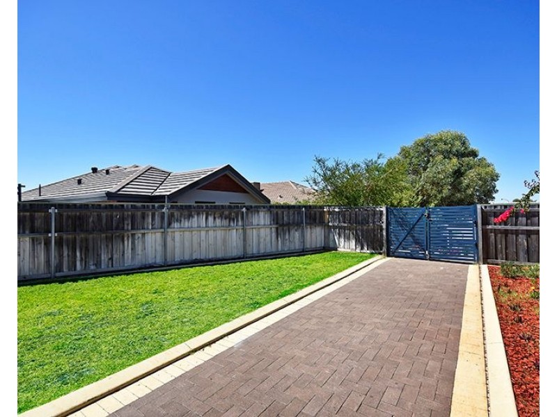 77 lomas Circle, Ellenbrook WA 6069