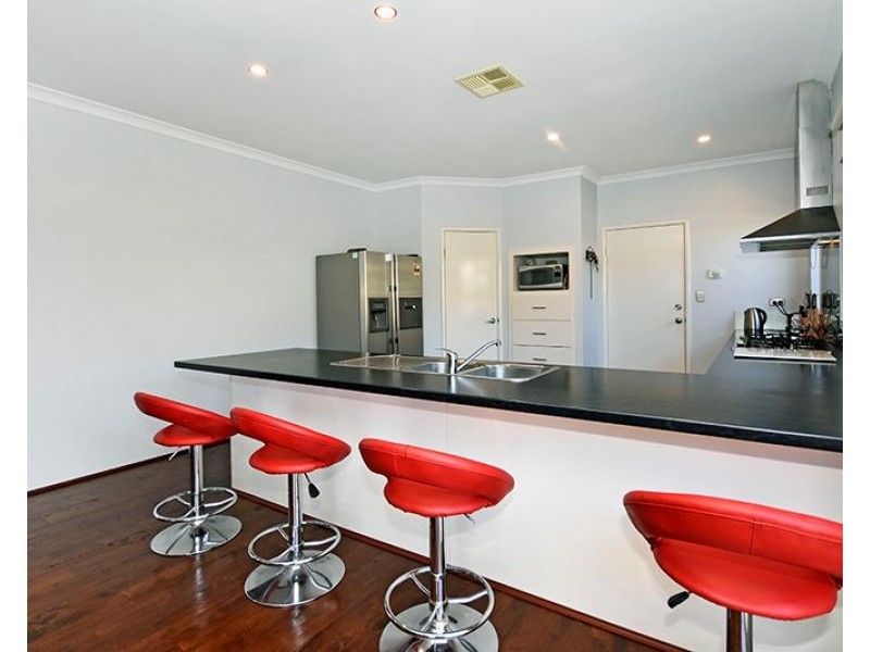 77 lomas Circle, Ellenbrook WA 6069