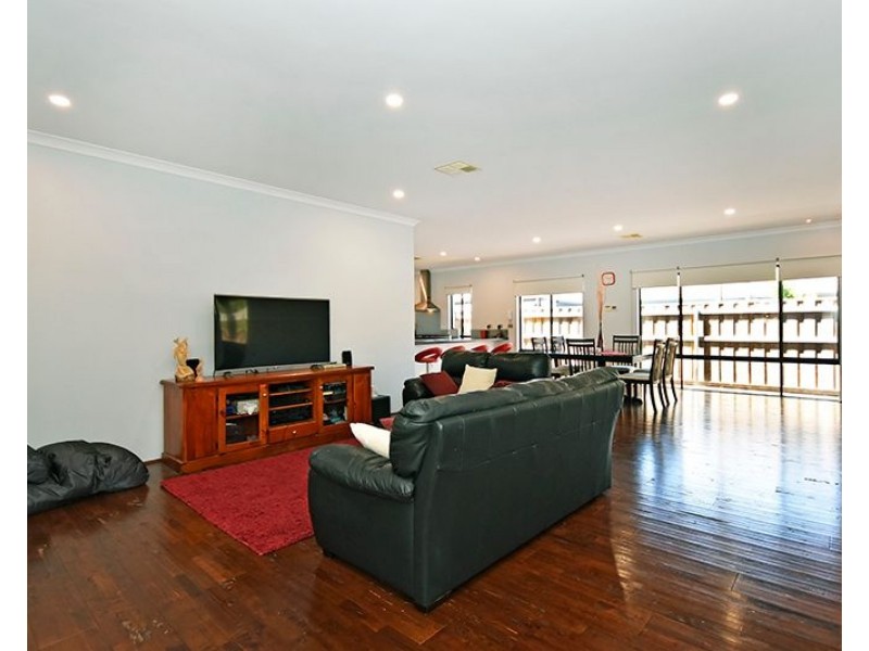 77 lomas Circle, Ellenbrook WA 6069