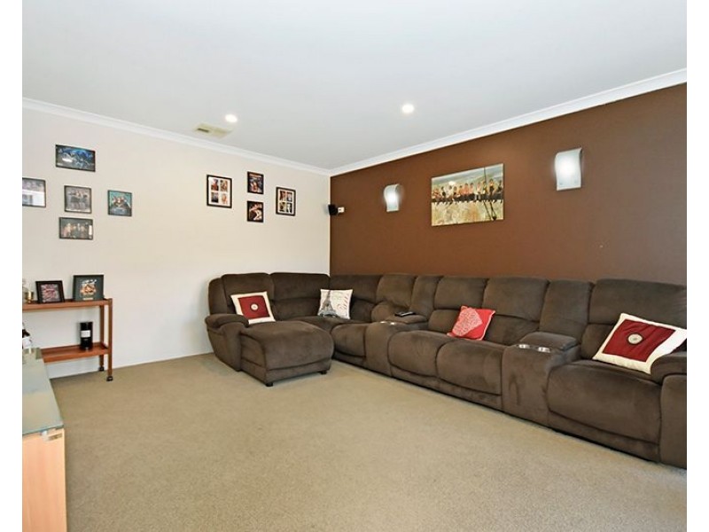 77 lomas Circle, Ellenbrook WA 6069