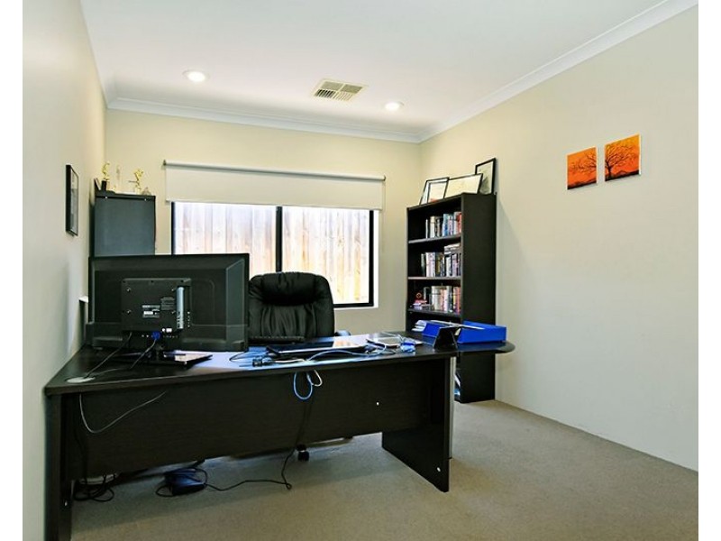 77 lomas Circle, Ellenbrook WA 6069