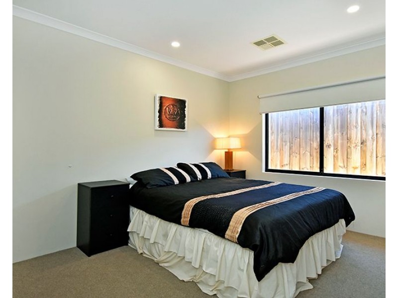 77 lomas Circle, Ellenbrook WA 6069