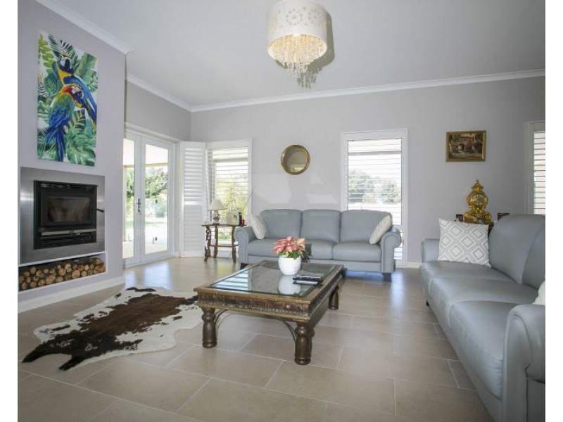 130 Roxburghe Drive, The Vines WA 6069