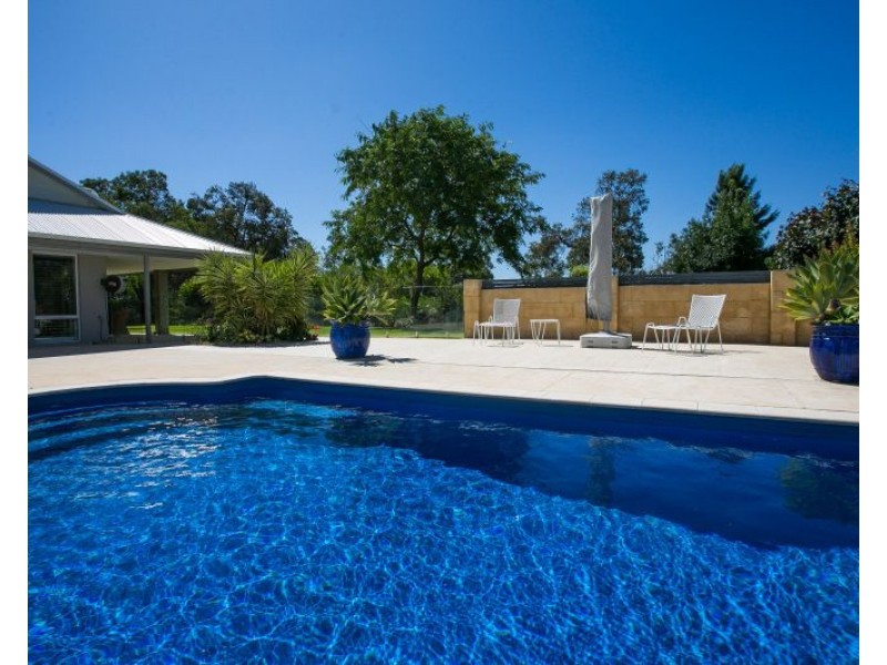 130 Roxburghe Drive, The Vines WA 6069