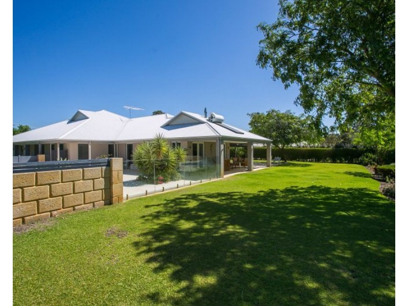 130 Roxburghe Drive, The Vines WA 6069