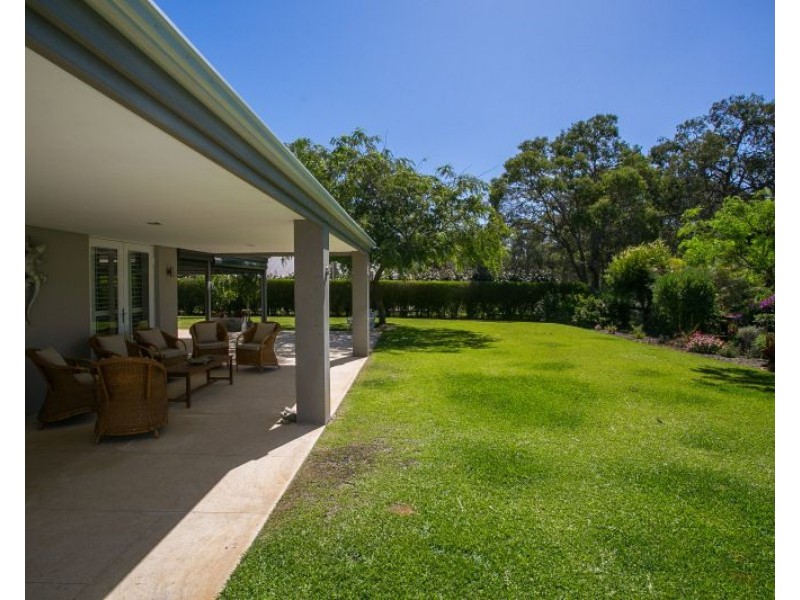 130 Roxburghe Drive, The Vines WA 6069