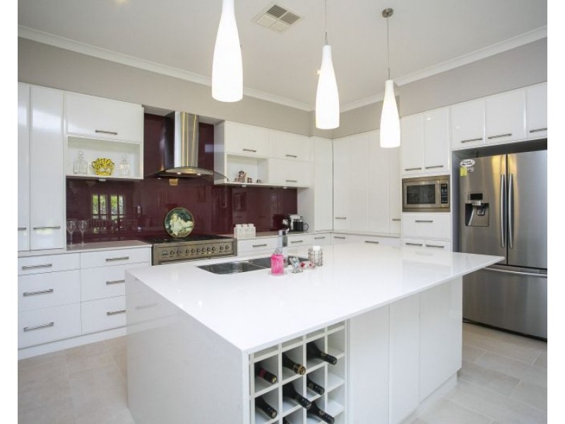 130 Roxburghe Drive, The Vines WA 6069