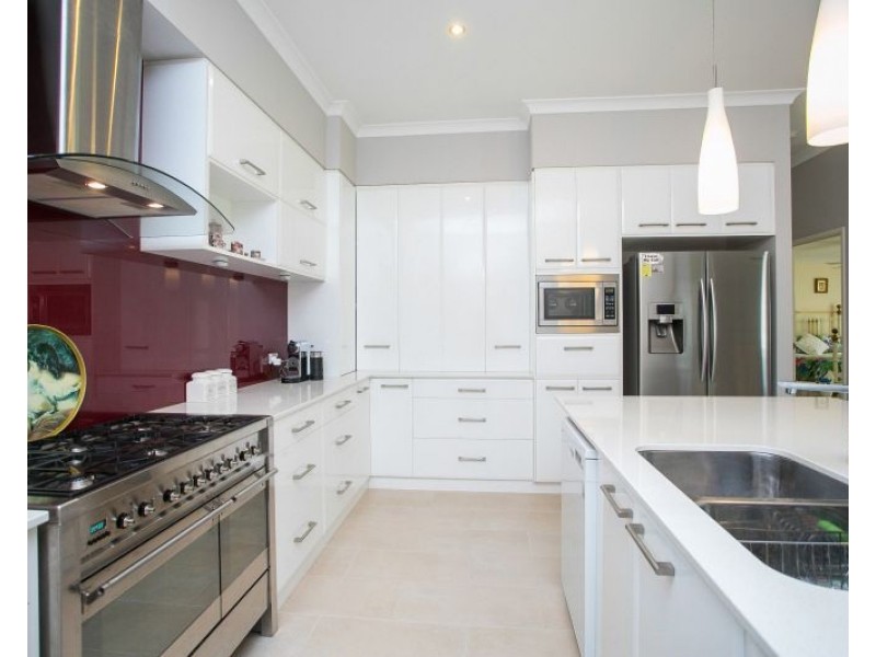 130 Roxburghe Drive, The Vines WA 6069
