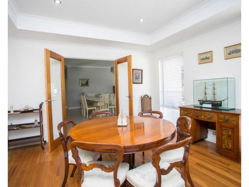 130 Roxburghe Drive, The Vines WA 6069