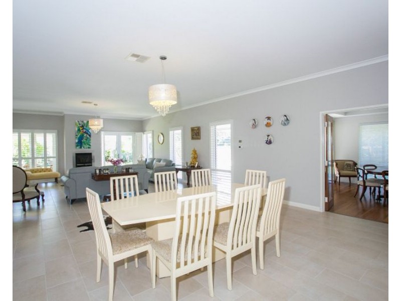 130 Roxburghe Drive, The Vines WA 6069