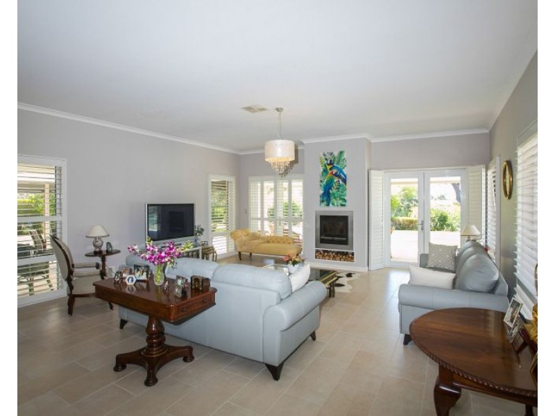 130 Roxburghe Drive, The Vines WA 6069