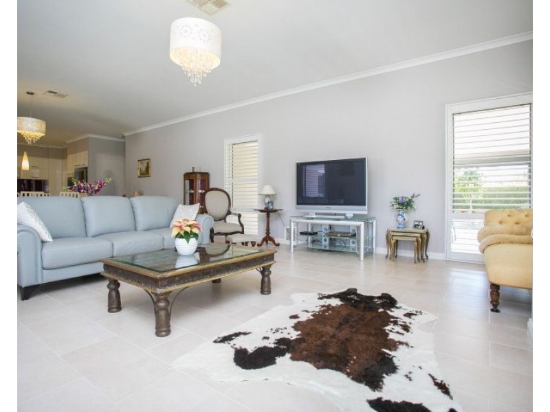 130 Roxburghe Drive, The Vines WA 6069