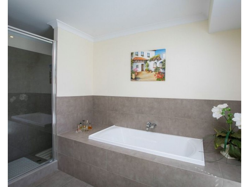 130 Roxburghe Drive, The Vines WA 6069