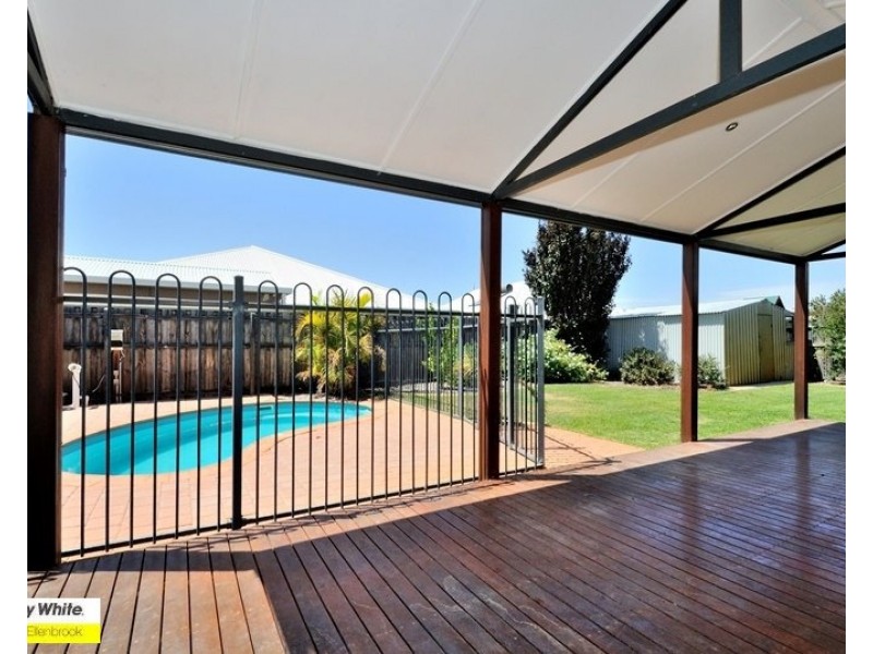 17 Abercrombie Terrace, Ellenbrook WA 6069