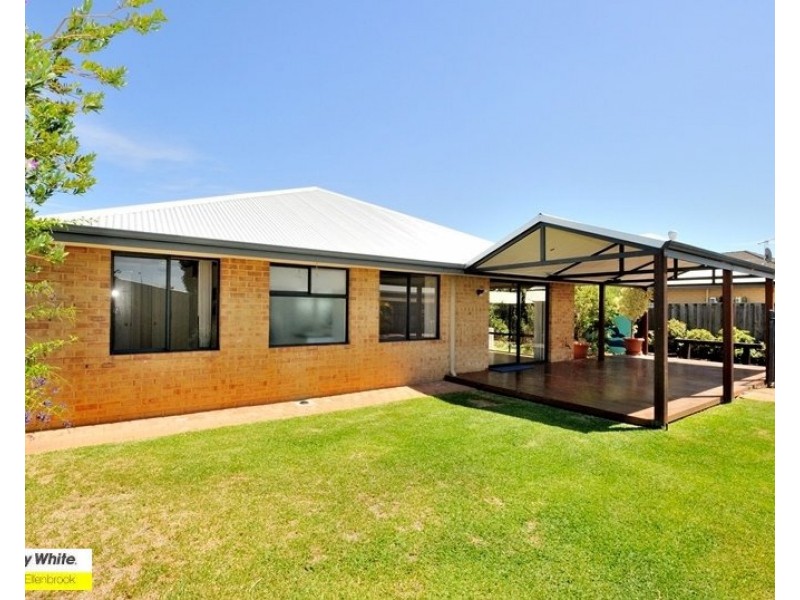 17 Abercrombie Terrace, Ellenbrook WA 6069