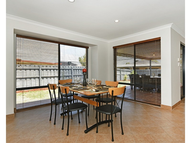 54 Sandown Circle, Henley Brook WA 6055