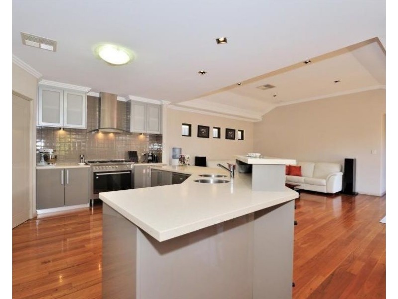 21 Dulegal Way, Aveley WA 6069