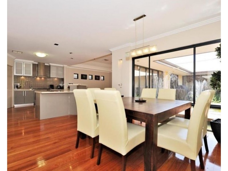 21 Dulegal Way, Aveley WA 6069