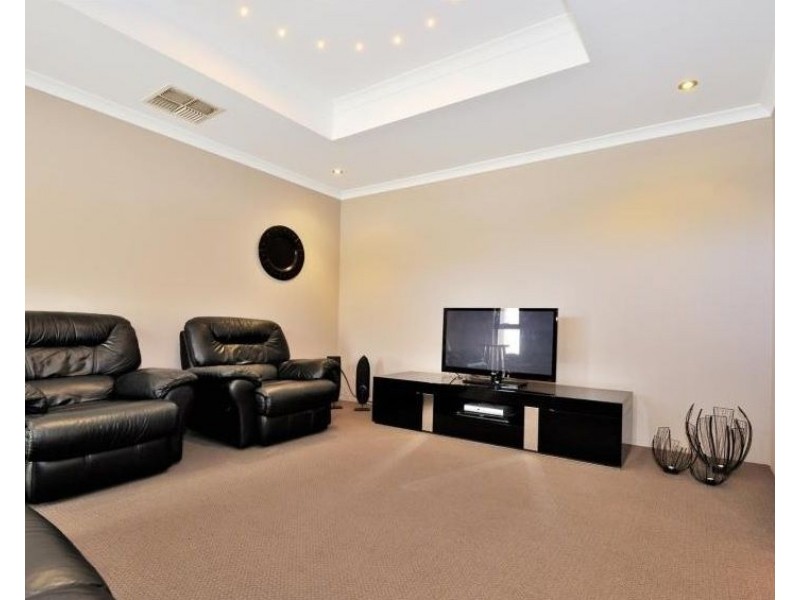 21 Dulegal Way, Aveley WA 6069