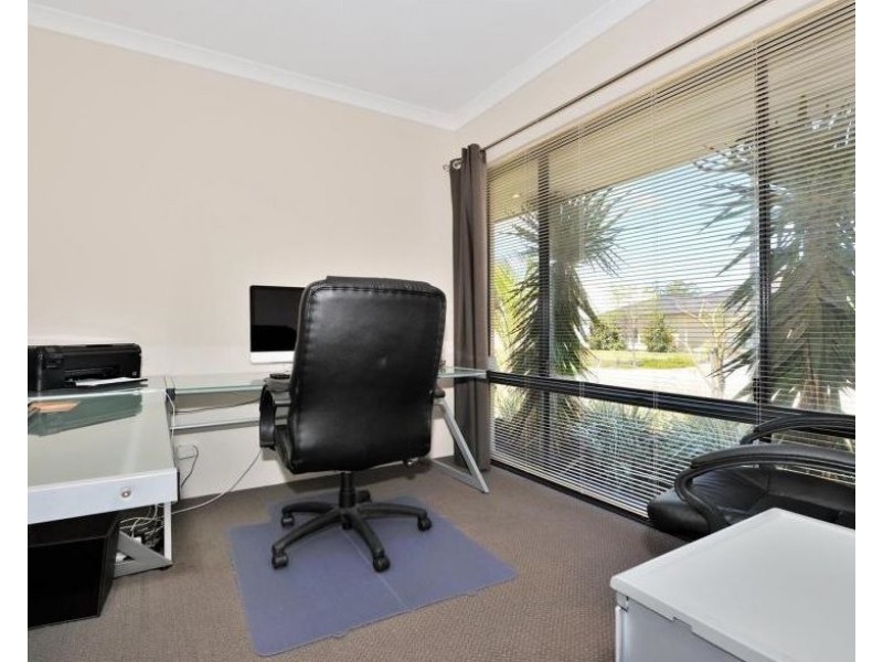 21 Dulegal Way, Aveley WA 6069