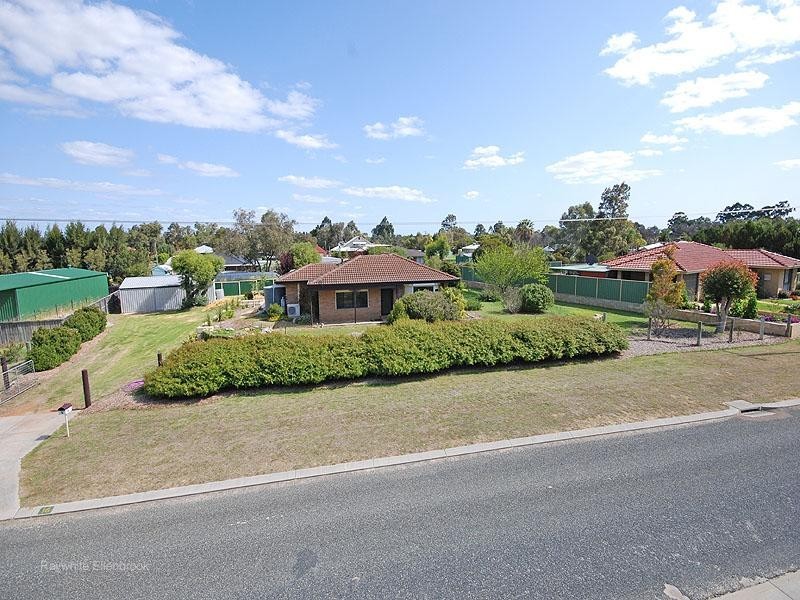 16 Brockholes Street, Bullsbrook WA 6084