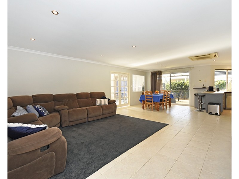 17 Maneroo Way, Ellenbrook WA 6069