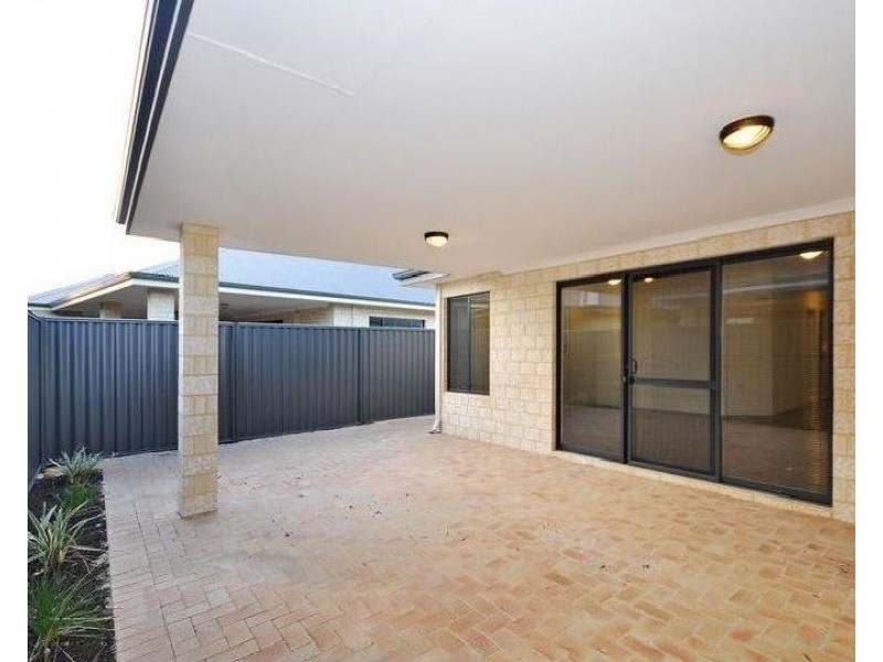 2 Atoll End, Aveley WA 6069