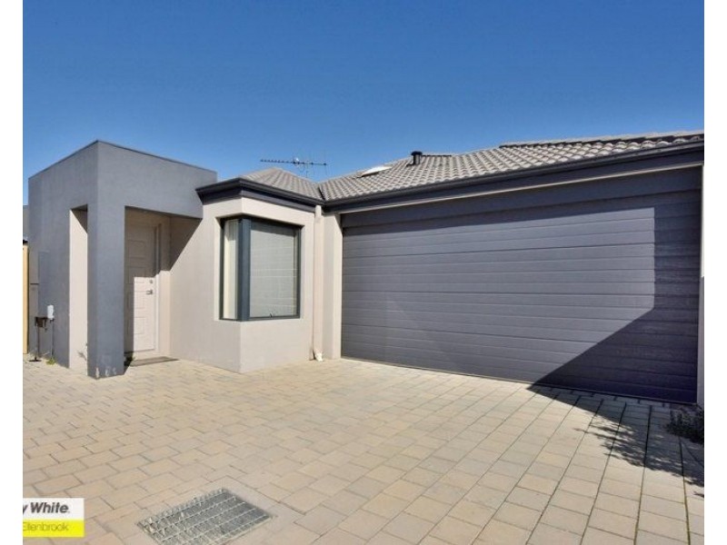 8b Paris Gardens, Hocking WA 6065