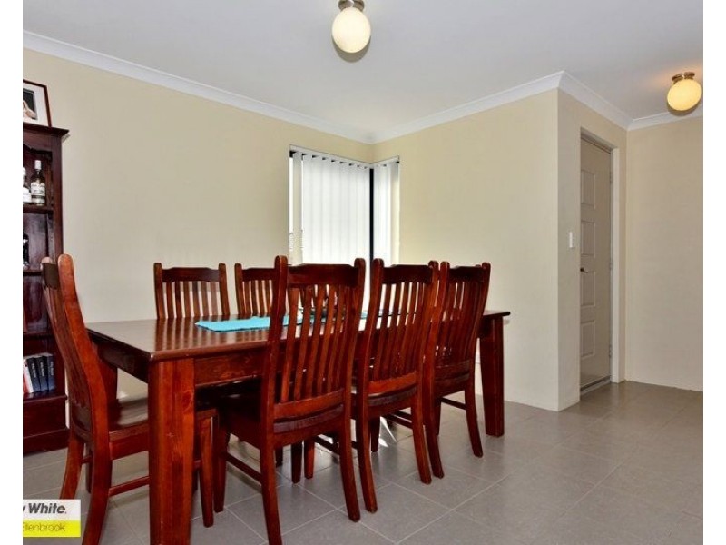 8b Paris Gardens, Hocking WA 6065