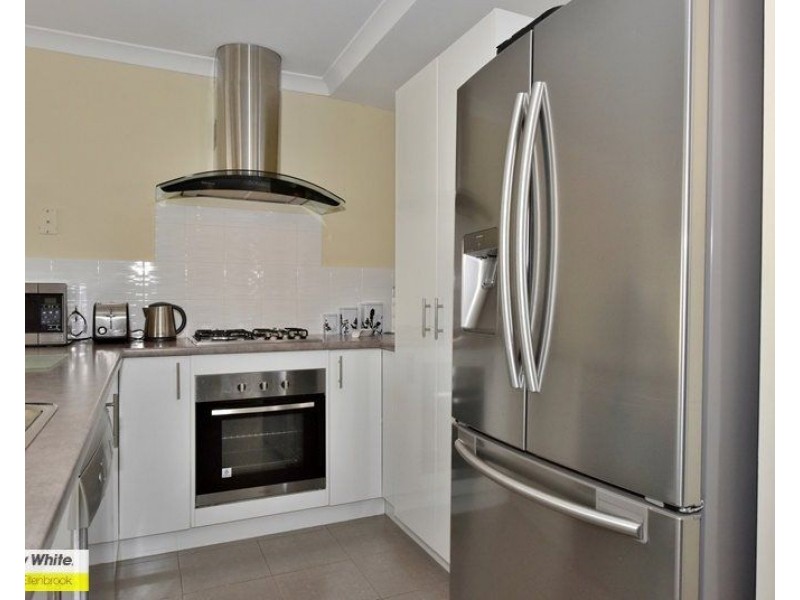 8b Paris Gardens, Hocking WA 6065