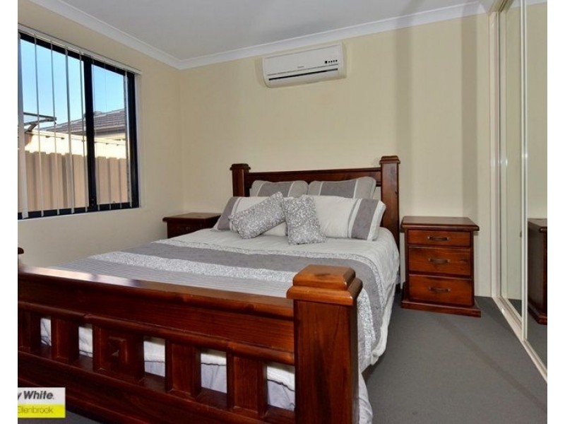 8b Paris Gardens, Hocking WA 6065