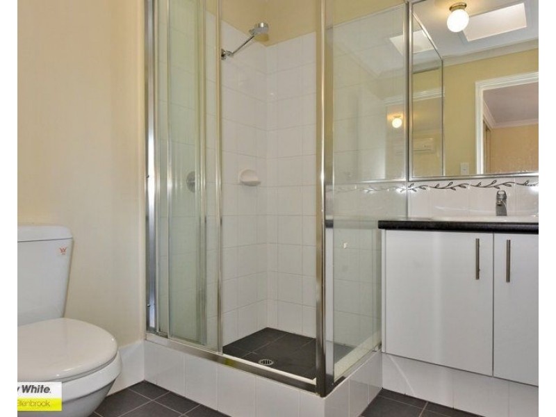 8b Paris Gardens, Hocking WA 6065