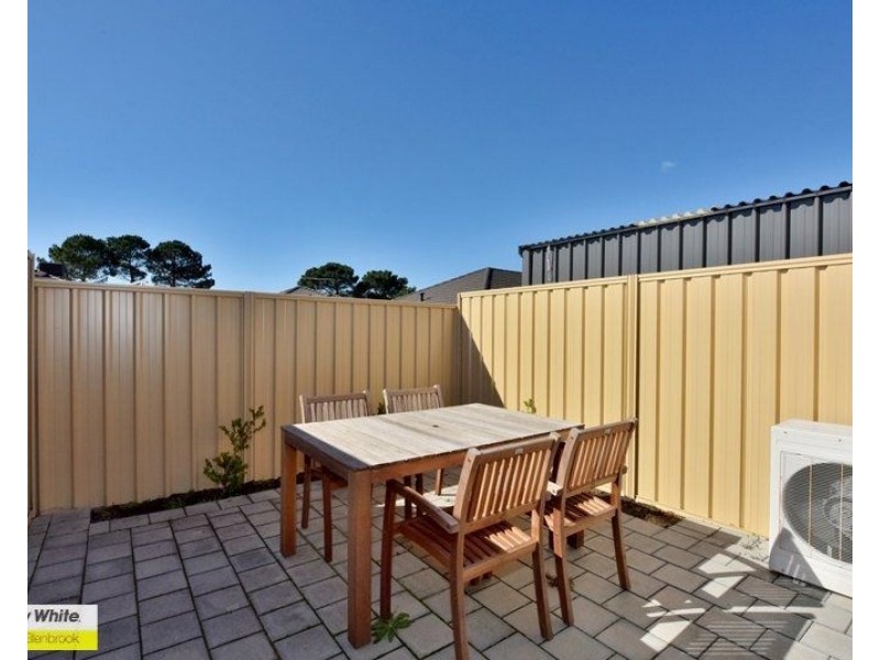 8b Paris Gardens, Hocking WA 6065