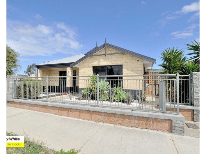 32 Weyba Turn, Ellenbrook WA 6069