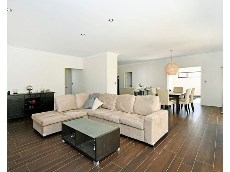 65 Farmaner Parkway, Ellenbrook WA 6069