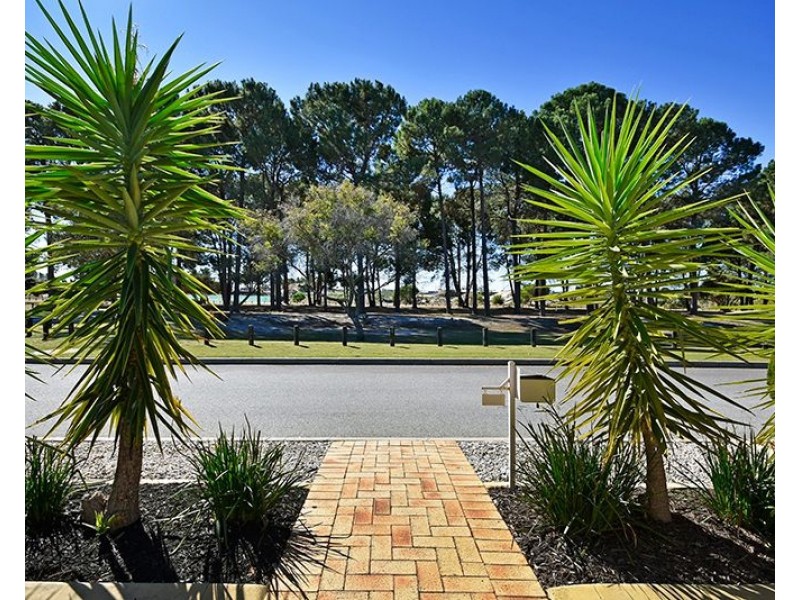 4 Lyon Way, Ellenbrook WA 6069