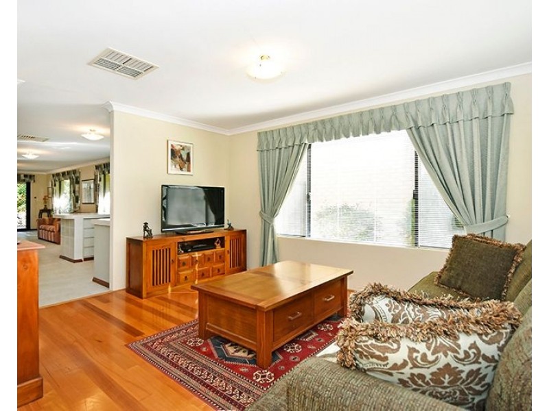 4 Lyon Way, Ellenbrook WA 6069