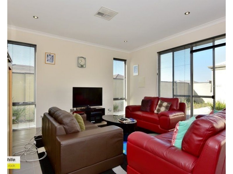 15 Riverland Drive, Ellenbrook WA 6069