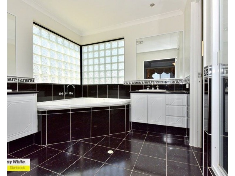 3 Horseshoe Circuit, Henley Brook WA 6055